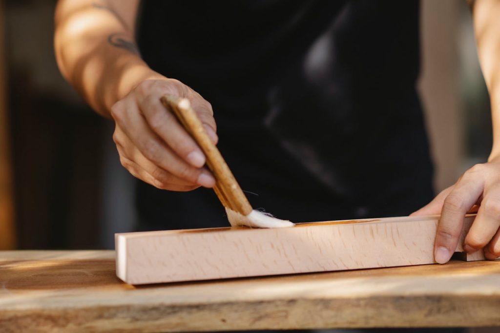 Hoogglans of zijdeglans buitenlak: welke past bij jouw woning?