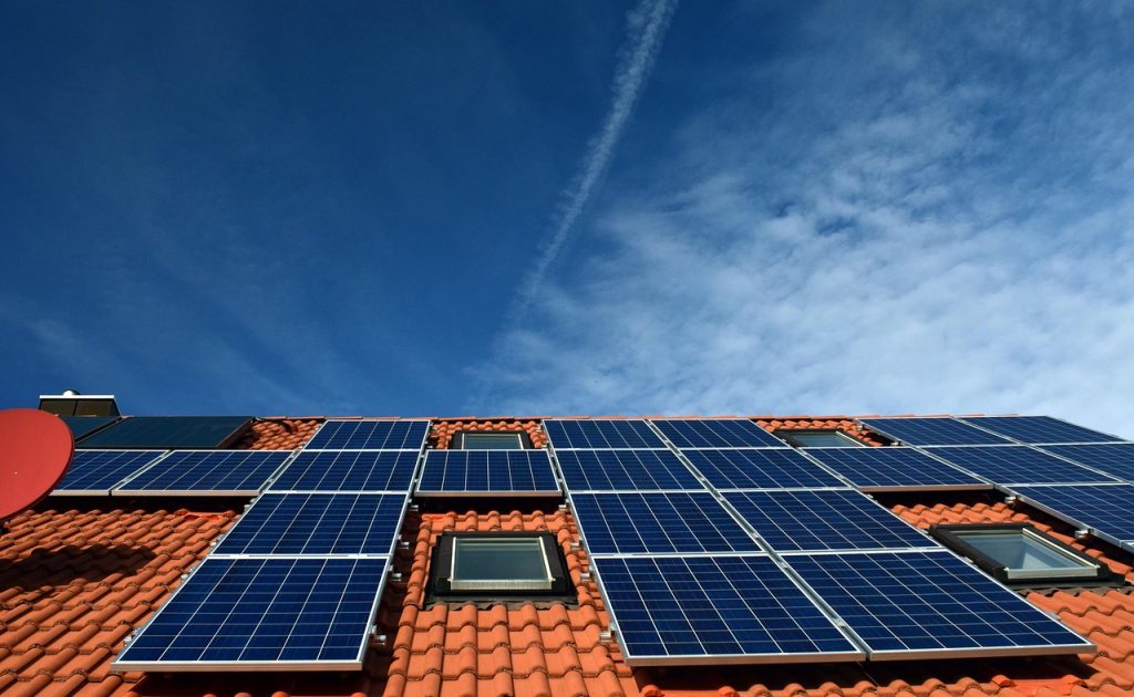 Slim omgaan met je zonnestroom: zo past een thuisbatterij in je smart home